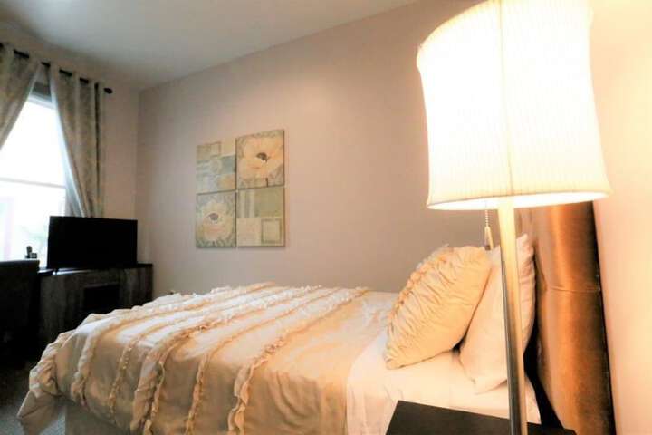 Room 32 of 48