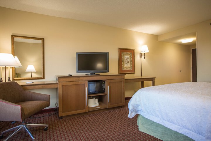 Room 13 of 33
