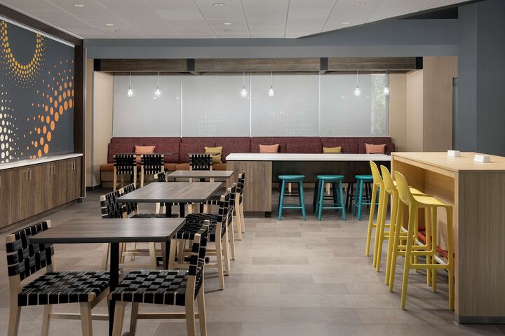 Breakfast/Coffee Service 24 of 27