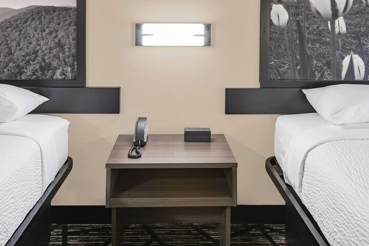 Room 15 of 28