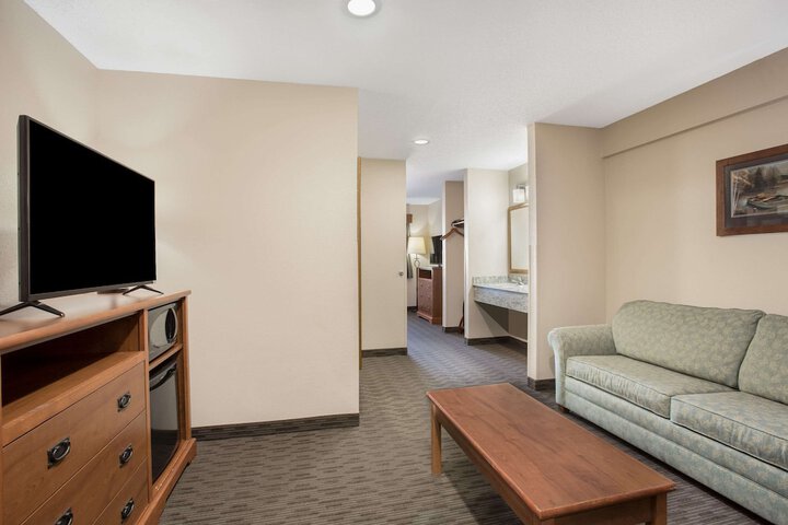 Room 22 of 28