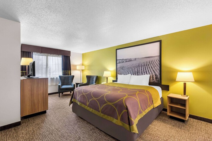 Super 8 by Wyndham Oelwein