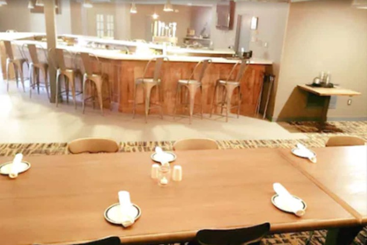 Dining 39 of 47