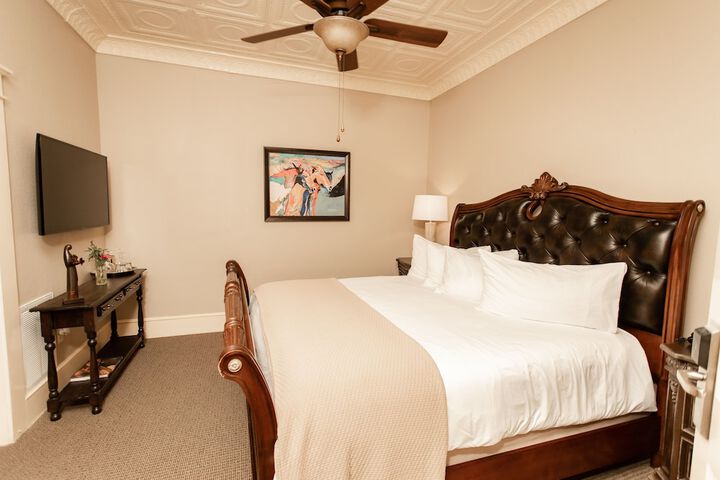 Room 11 of 22