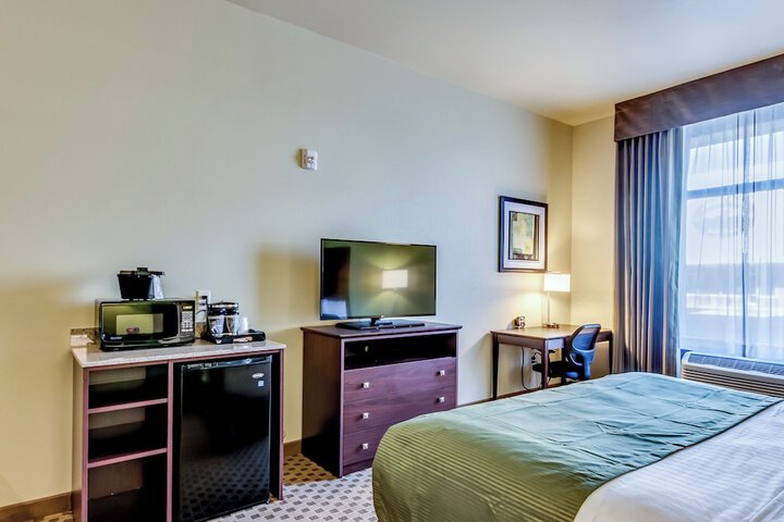 Cobblestone Inn & Suites - Waverly