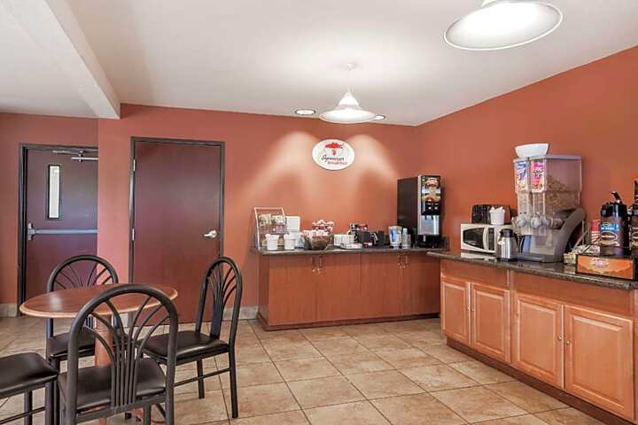 Super 8 by Wyndham Gresham / Portland Area OR