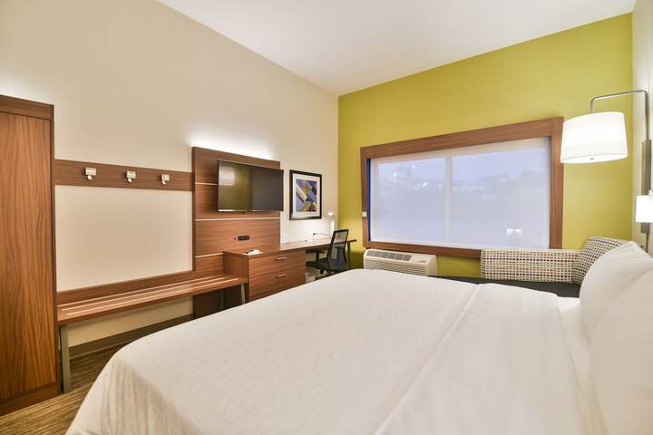 Room 32 of 53