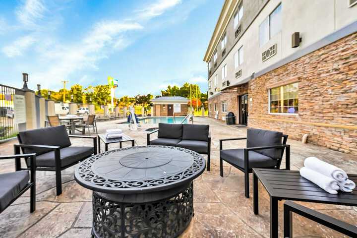 Holiday Inn Express Palestine by IHG