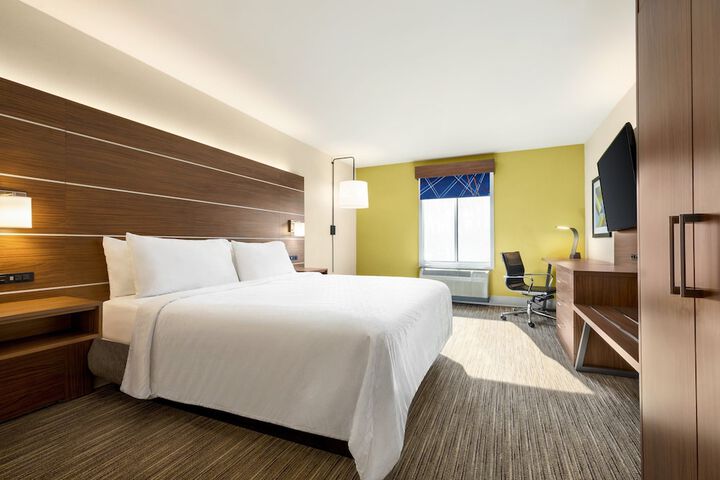 Holiday Inn Express & Suites Philadelphia - Mt. Laurel by IHG