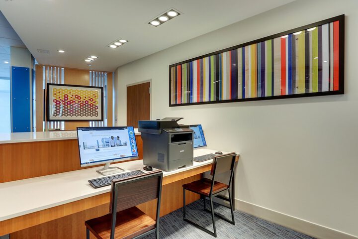 Holiday Inn Express & Suites Roanoke – Civic Center by IHG