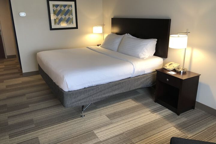 Room 27 of 41