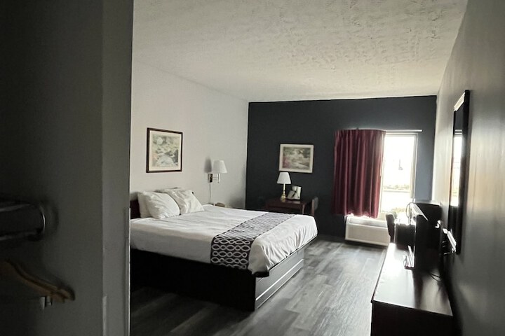 Room 4 of 10