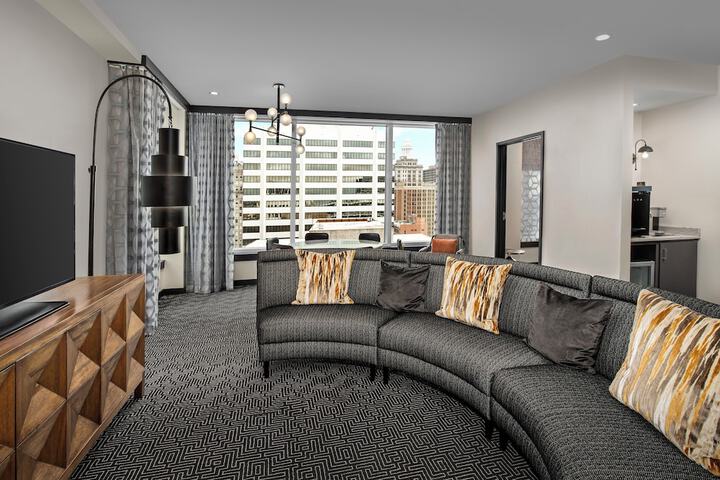 Room 16 of 50