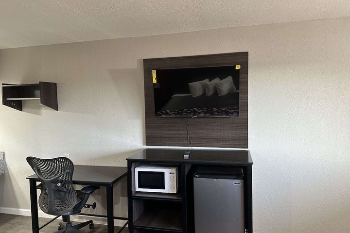 Room 5 of 7