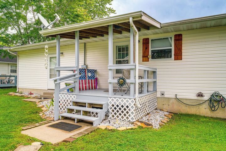 Charming St. James Home Near Maramec Spring Park!