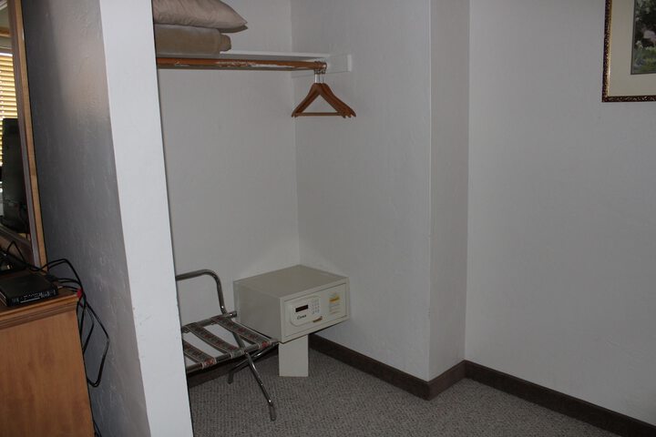 Room 53 of 104