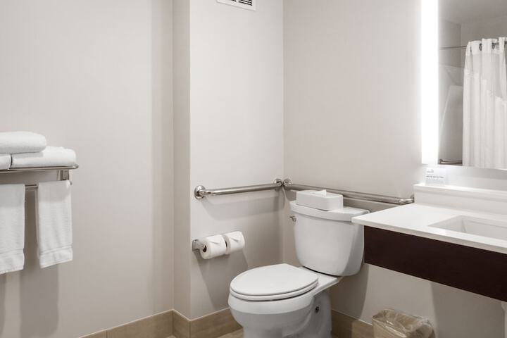 Holiday Inn Express and Suites Newton by IHG