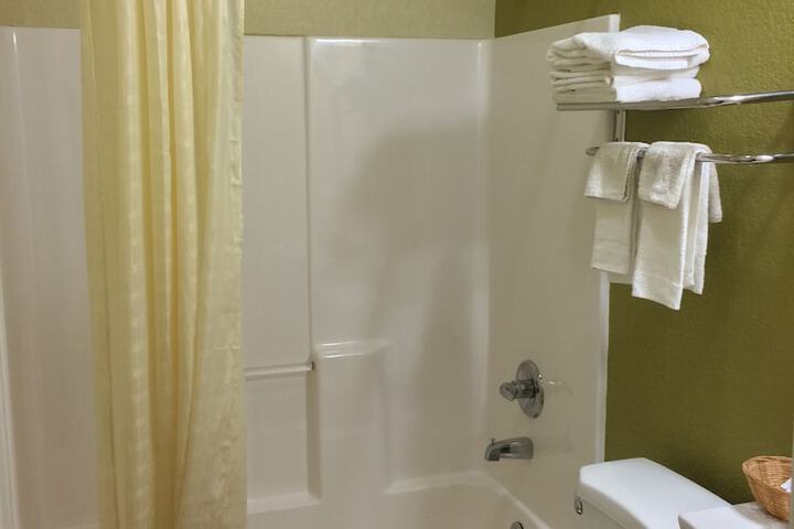 Room 6 of 11