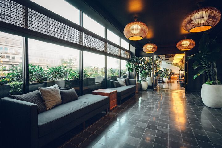 Lounge 77 of 88