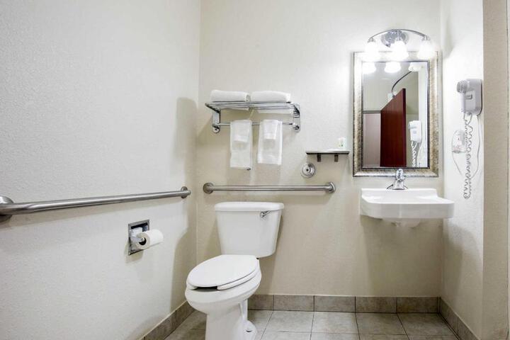 Quality Inn & Suites Arnold