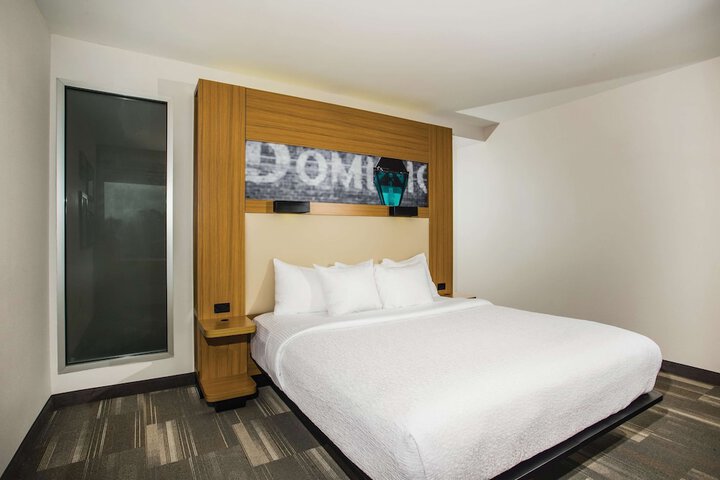 Room 25 of 32