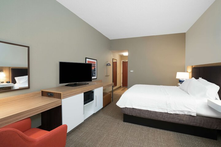 Room 17 of 43