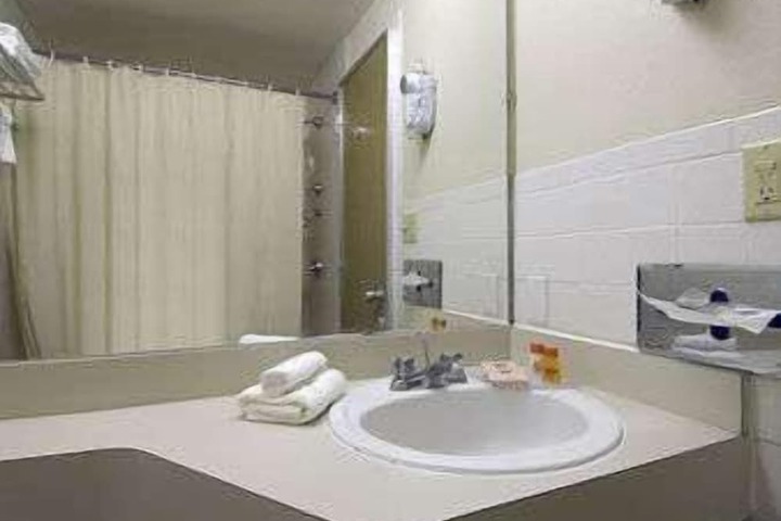 Room 4 of 6
