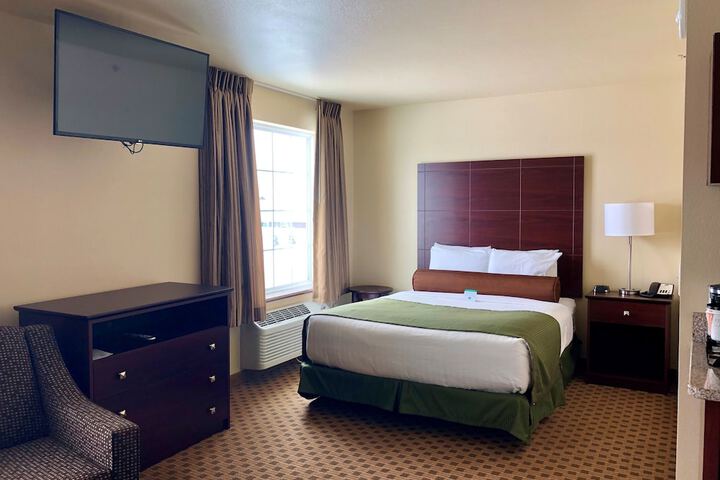 Cobblestone Hotel & Suites – Pulaski / Green Bay