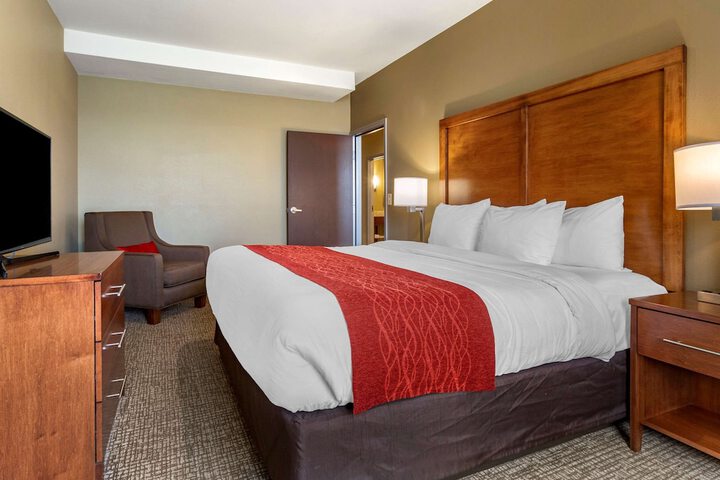 Comfort Inn & Suites Near Mt. Rushmore