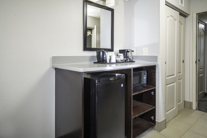 Room 32 of 47