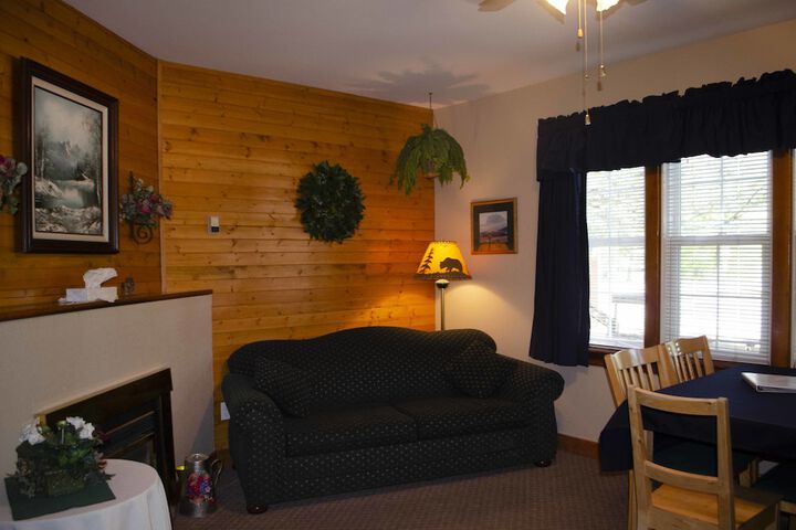 Crandell Mountain Lodge