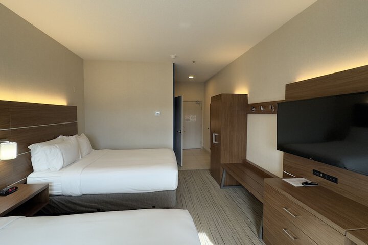 Room 16 of 34