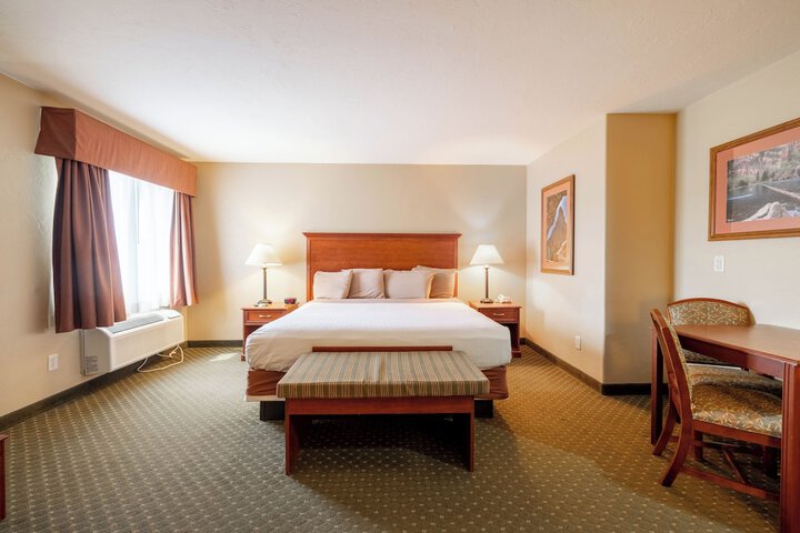 Blue Mountain Inn & Suites