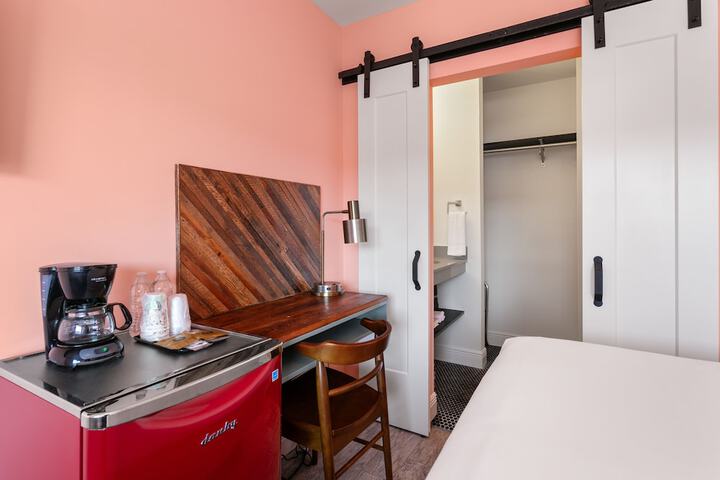 Room 28 of 39