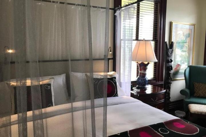 Elmwood 1820 Bed & Breakfast Inn