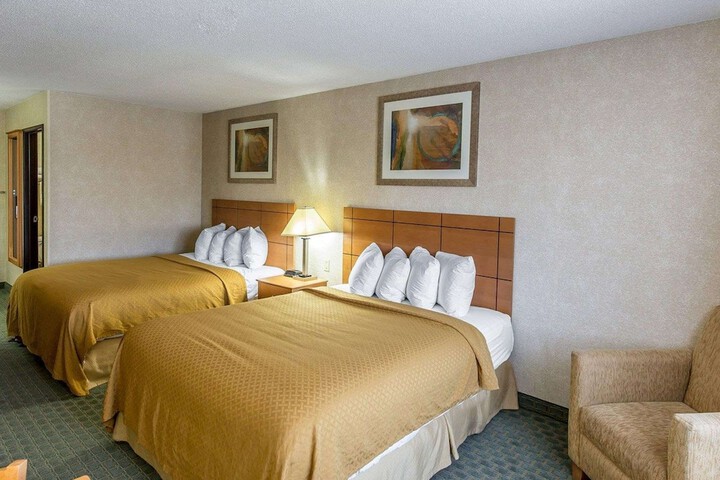 Quality Inn at Collins Road - Cedar Rapids
