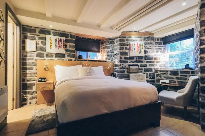 Room 22 of 102
