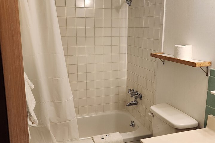 Room 11 of 27
