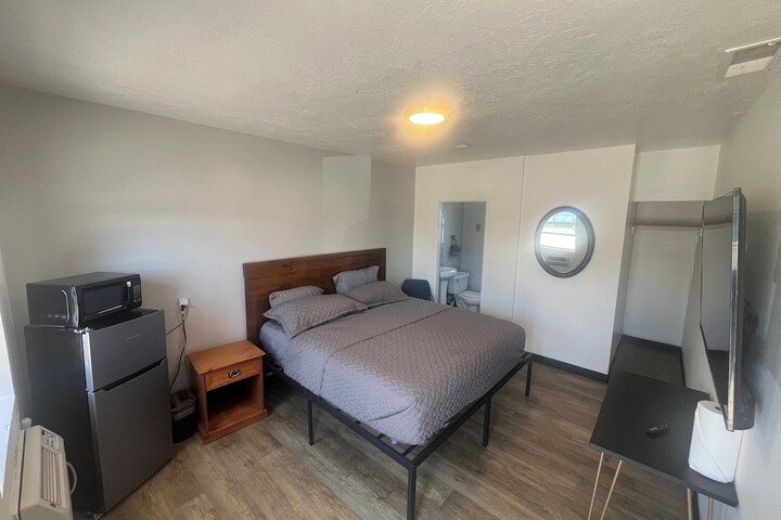 Macs Motel