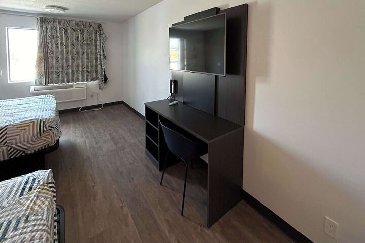 Room 5 of 9