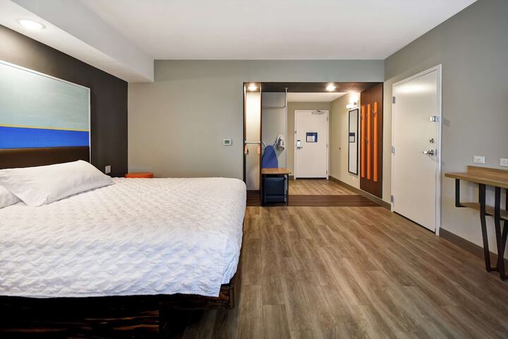 Room 12 of 33