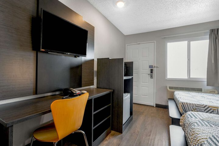Room 11 of 26