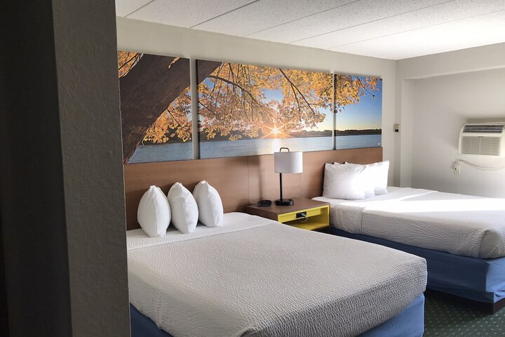 Room 13 of 19