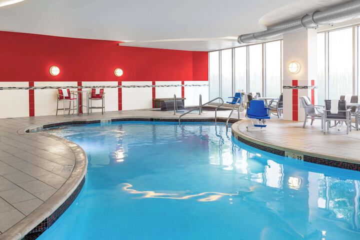 Hampton Inn & Suites Madison / Downtown