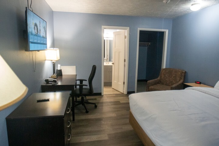 Room 6 of 16