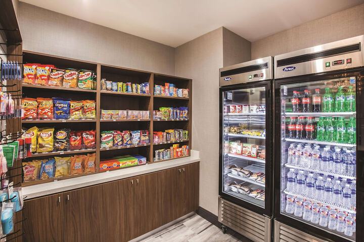 La Quinta Inn & Suites by Wyndham Baton Rouge - Port Allen