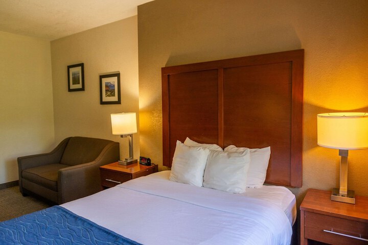 Room 25 of 63