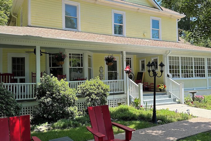 Red Rocker Inn