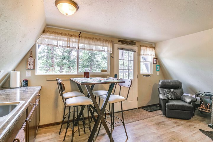 Sunny Muddy Moose Cabin w / Fire Pit & Mtn Views!