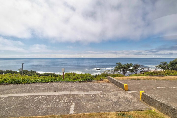 Ester Lee Oceanview Inn